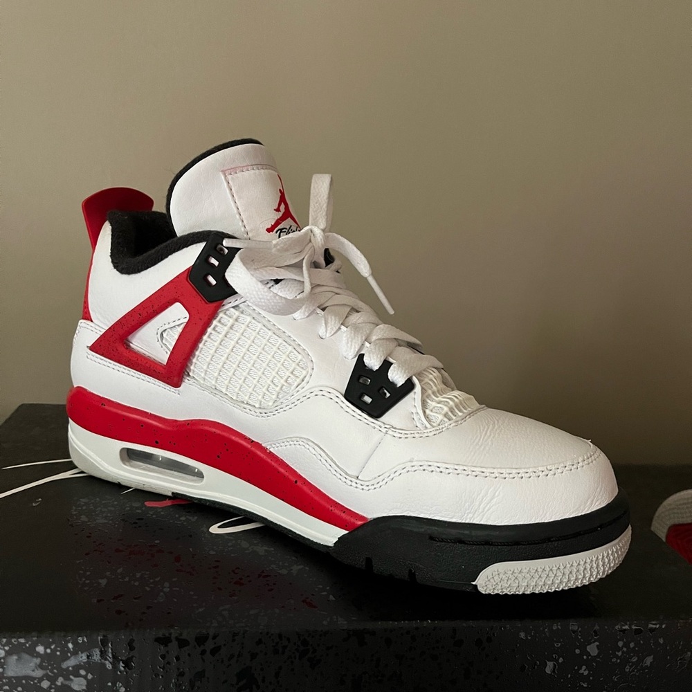 Air Jordan 4 Retro, size 6Y. Like new, barely worn